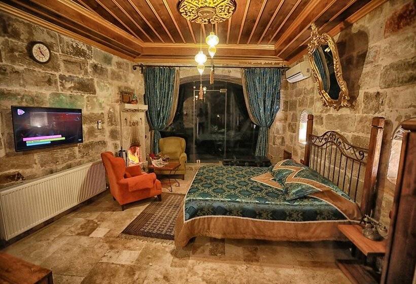 Полулюкс, Traveller S Cave