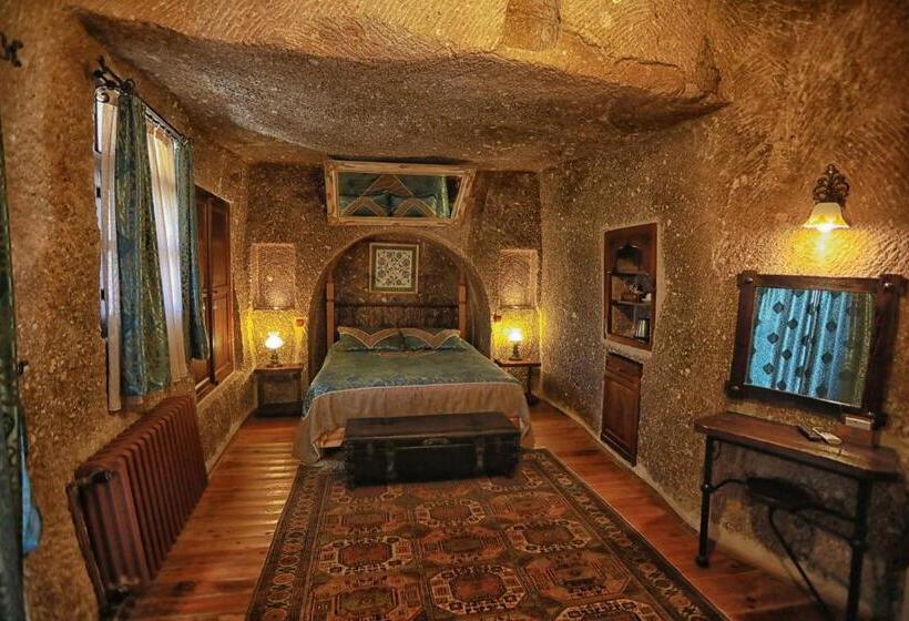 Полулюкс, Traveller S Cave