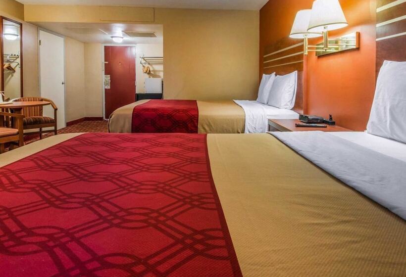 Номер Стандарт 2 Двуспальные Кровати, Econo Lodge