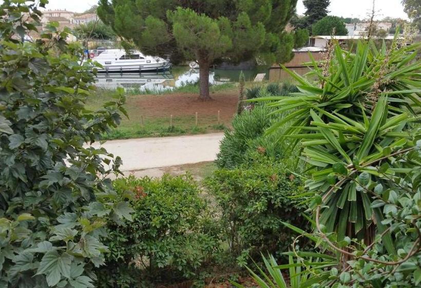 اتاق سوپریور سه تخته, Canal Aigues Mortes