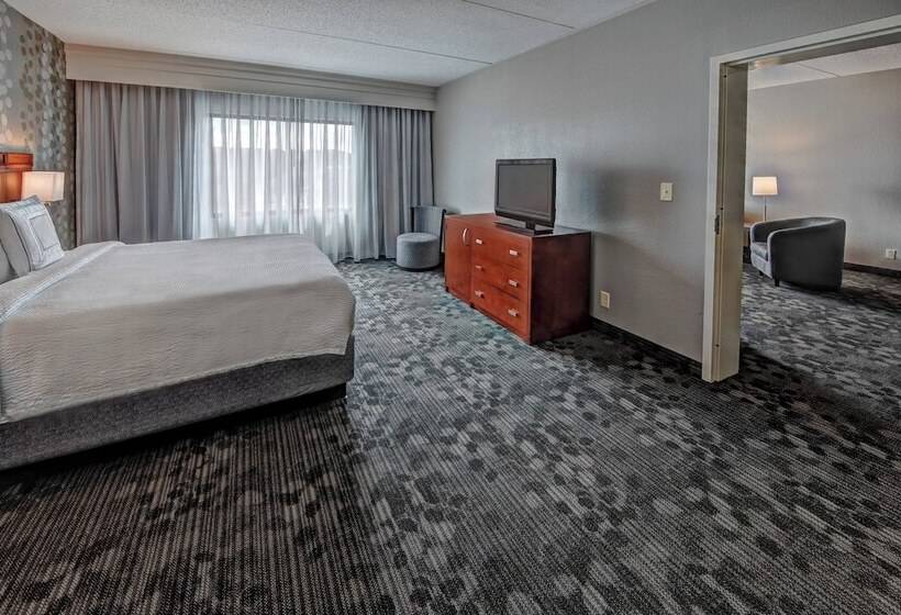 Люкс, Courtyard Newport News Airport