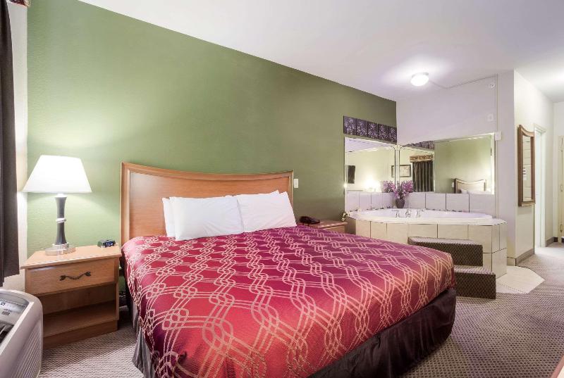 Quarto Estandar Cama King, Econo Lodge  Inn & Suites