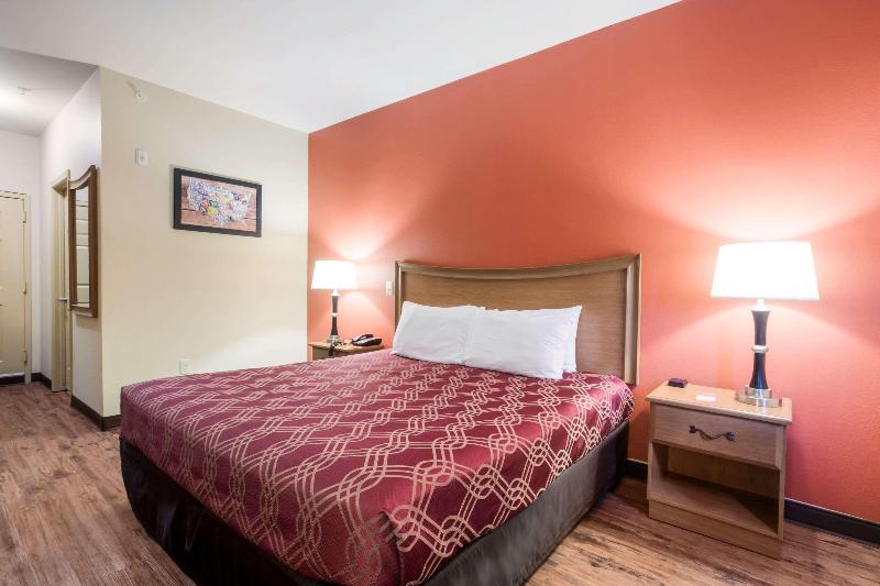 Quarto Estandar Cama King, Econo Lodge  Inn & Suites