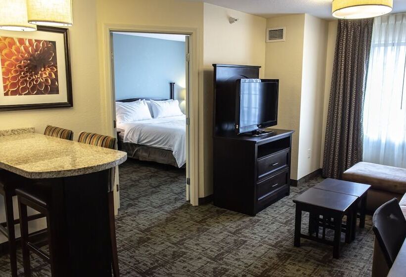 스위트, Staybridge Suites Minot, An Ihg
