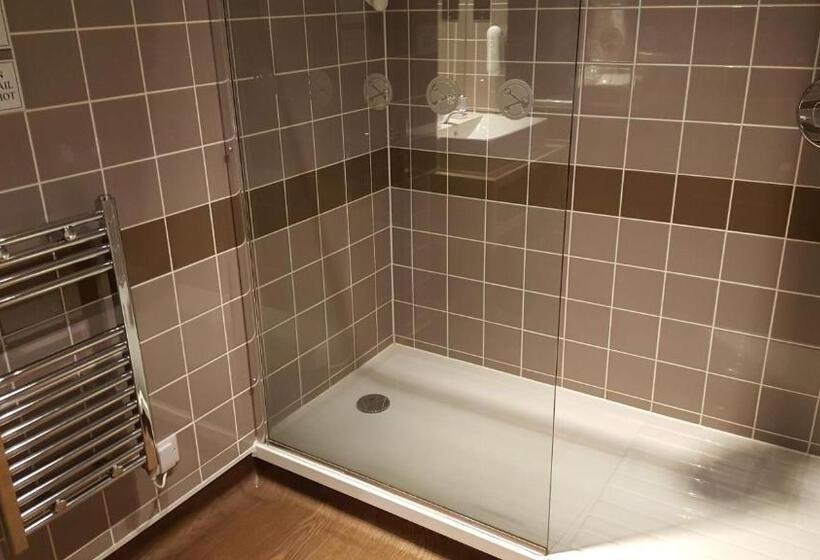 Quarto Estandar, The Cross Keys