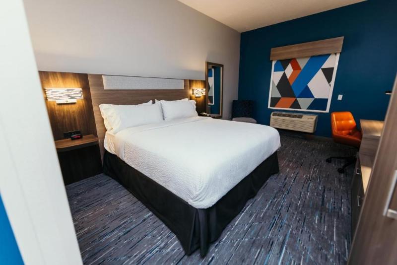 Номер Стандарт Кровать Кинг Адаптированный для Инвалидов, Holiday Inn Express And Suites Urbandale Des Moines, An Ihg