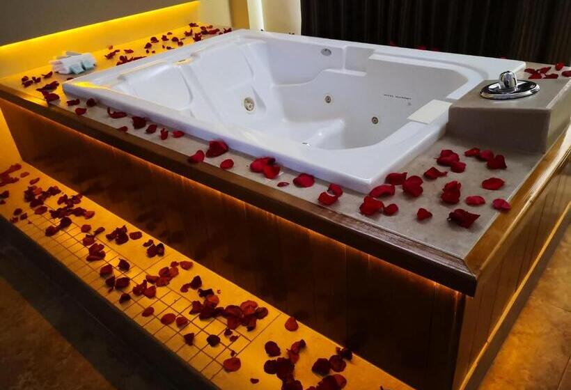 سوئیت با وان آب گرم, Seven Crown La Paz Centro Historico