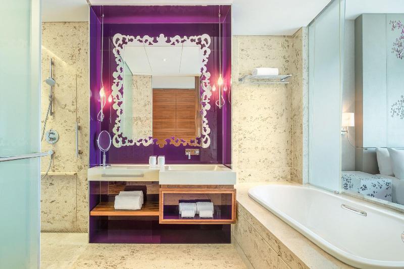 اتاق استاندارد با تخت بزرگ, W Singapore  Sentosa Cove