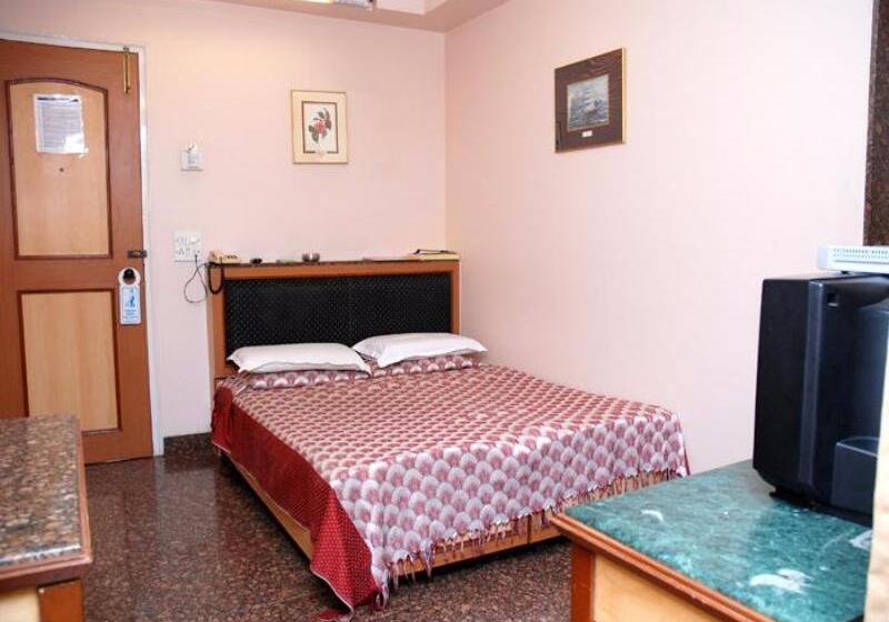 Deluxe Room, Harbour View Colaba