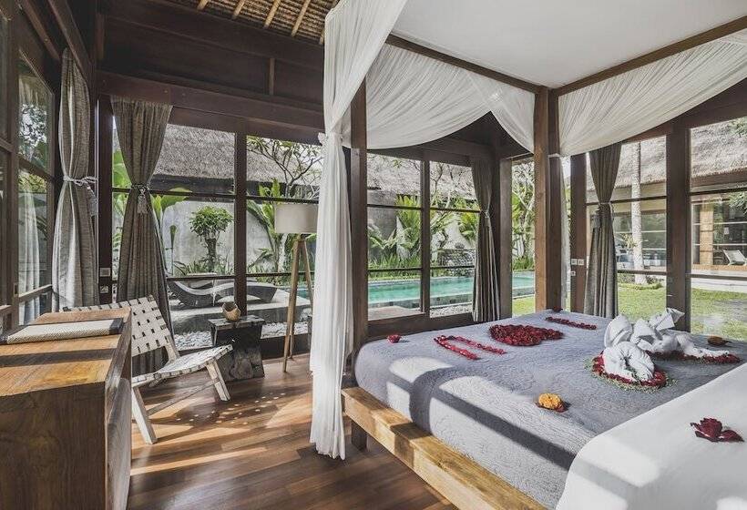 Vivenda 3 Dormitórios com Piscina, Luwak Estate