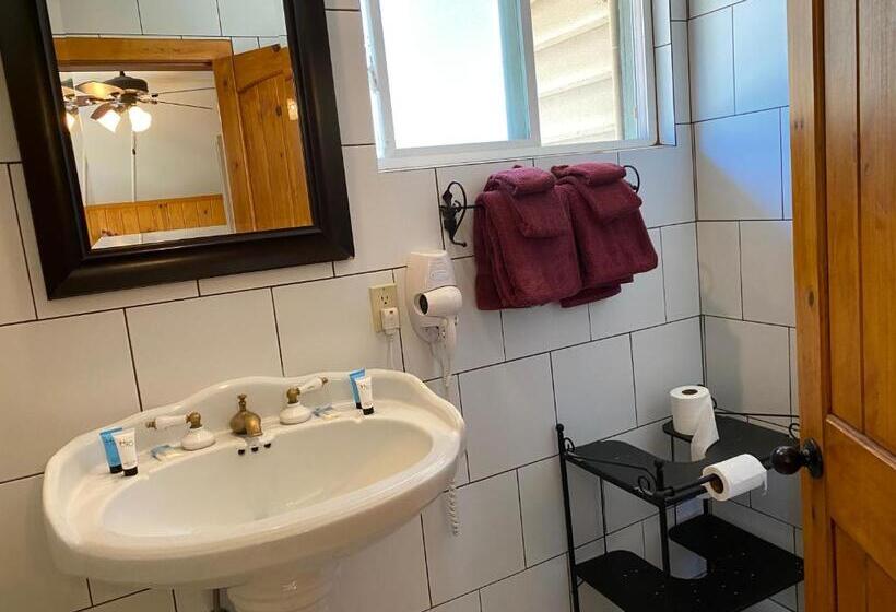 Quarto Estandar Cama King, Bear Creek Resort