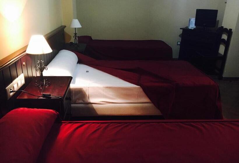 Номер Стандарт Трехместный, Hostal Pechi