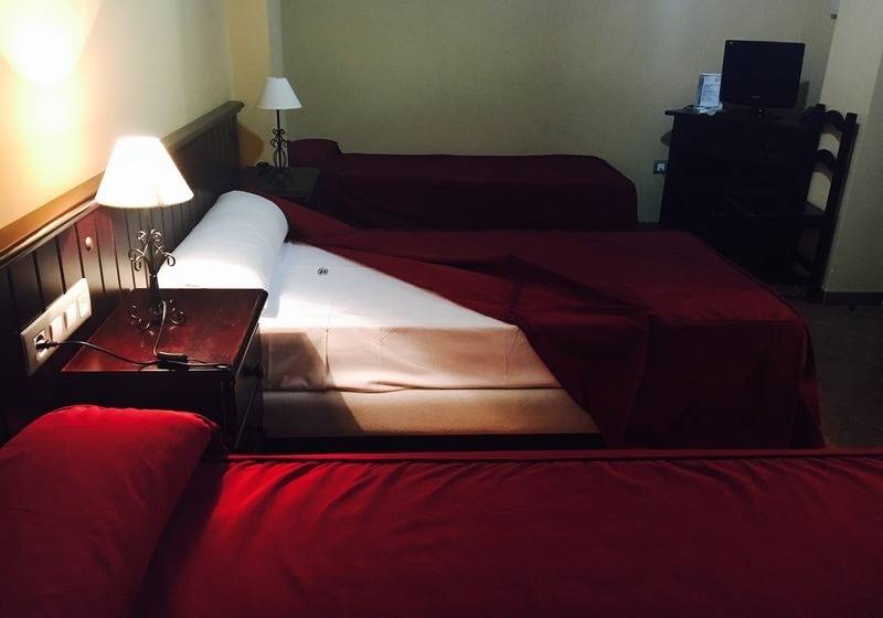 Номер Стандарт Трехместный, Hostal Pechi