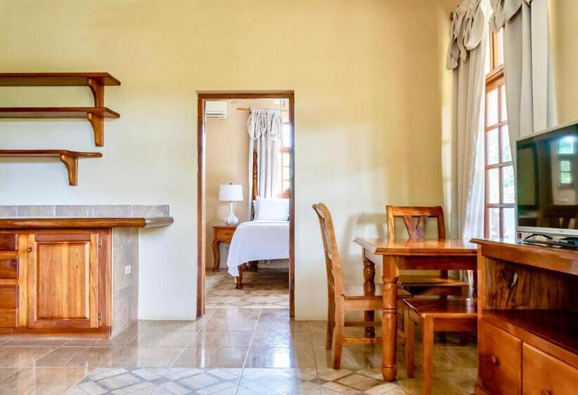سوییت با چشم‌انداز باغ, The Westender Inn