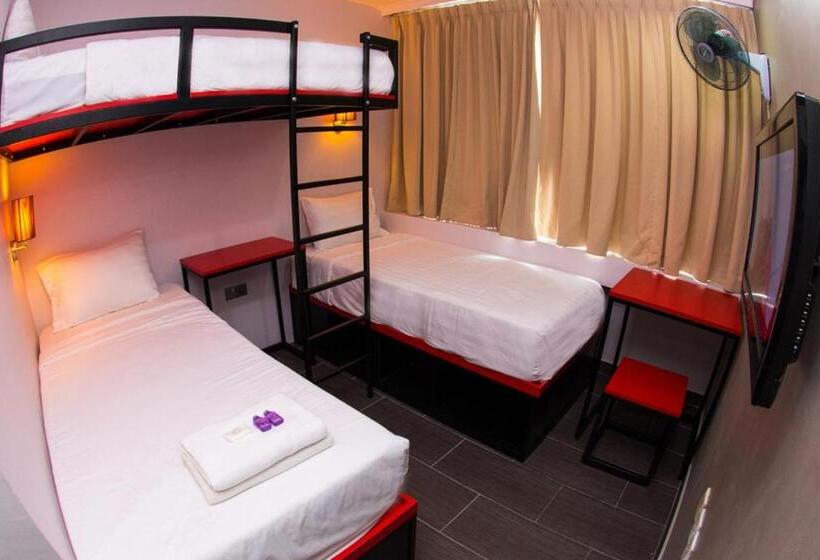 Номер Стандарт Трехместный, Tune Hotel   Waterfront Kuching