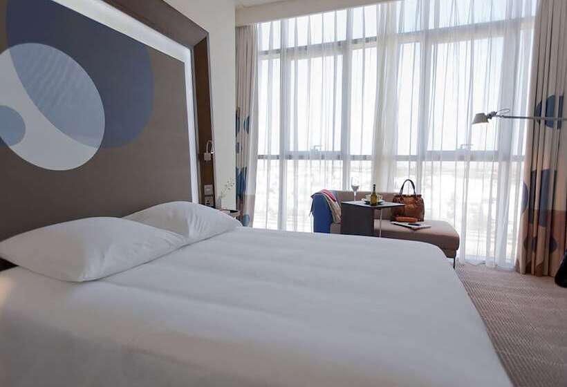 Люкс Superior, Novotel Abu Dhabi Gate