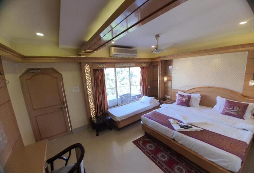 غرفة ديلوكس ثلاثية, Temple On Ganges