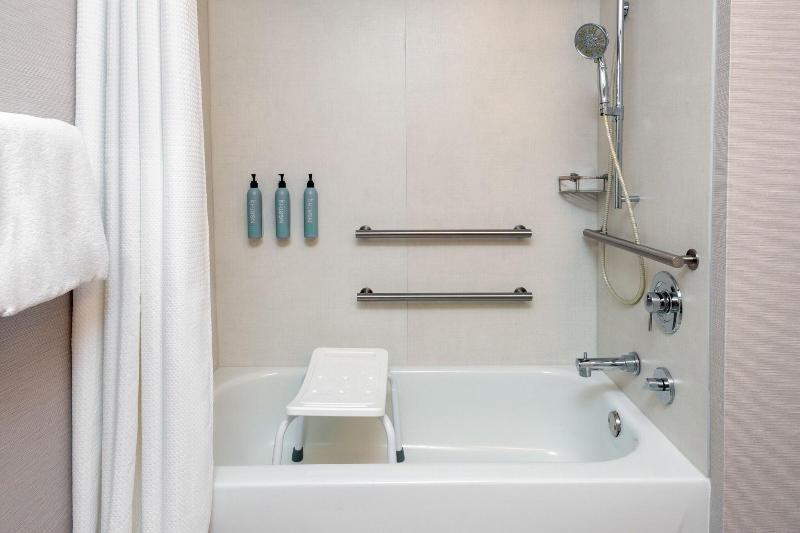 اتاق استاندارد با تخت بزرگ, Courtyard By Marriott Danbury