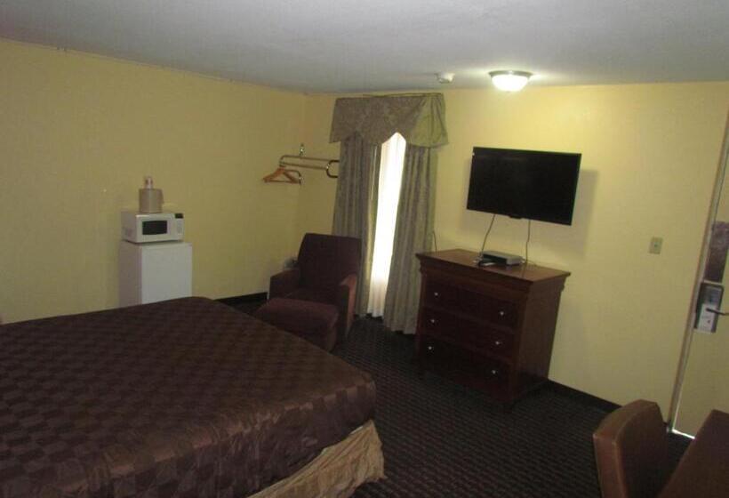 带2个双人床的标准工作室, Red Carpet Inn   Augusta