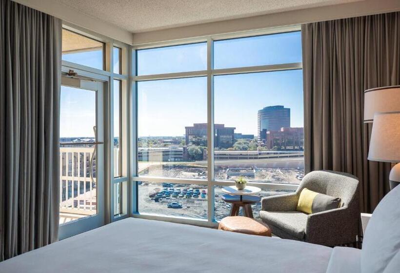 سوئیت اجرایی با تخت کینگ, Renaissance Dallas Richardson