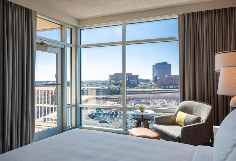 سوئیت اجرایی با تخت کینگ, Renaissance Dallas Richardson