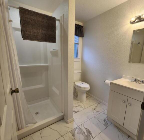 스위트 킹사이즈 침대, Plainview Motel