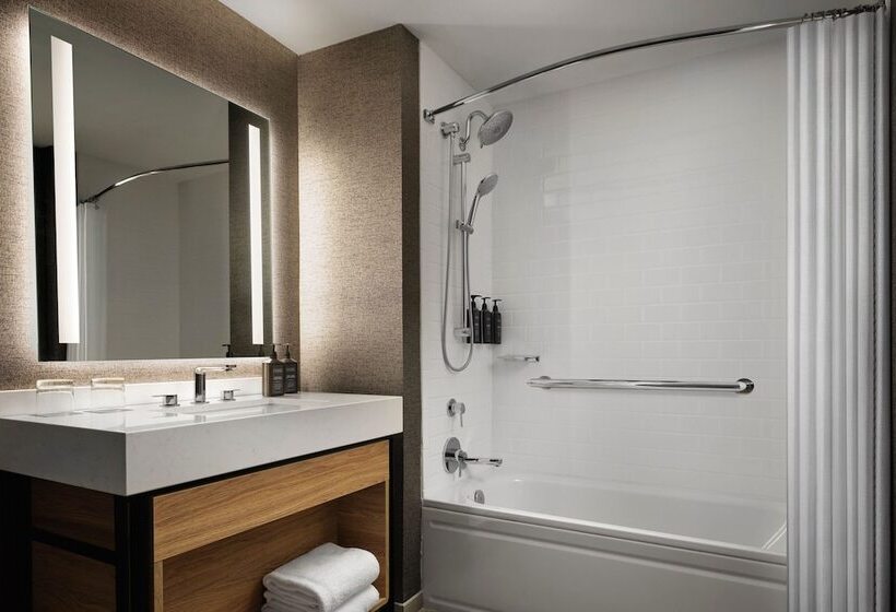 Клубный номер с видом, Sheraton Erie Bayfront