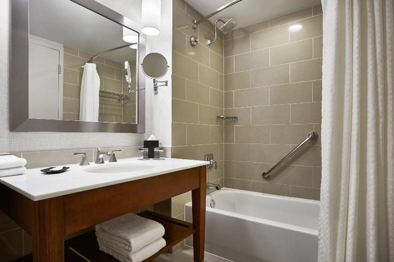 اتاق استاندارد با تخت بزرگ, The Westin Virginia Beach Town Center
