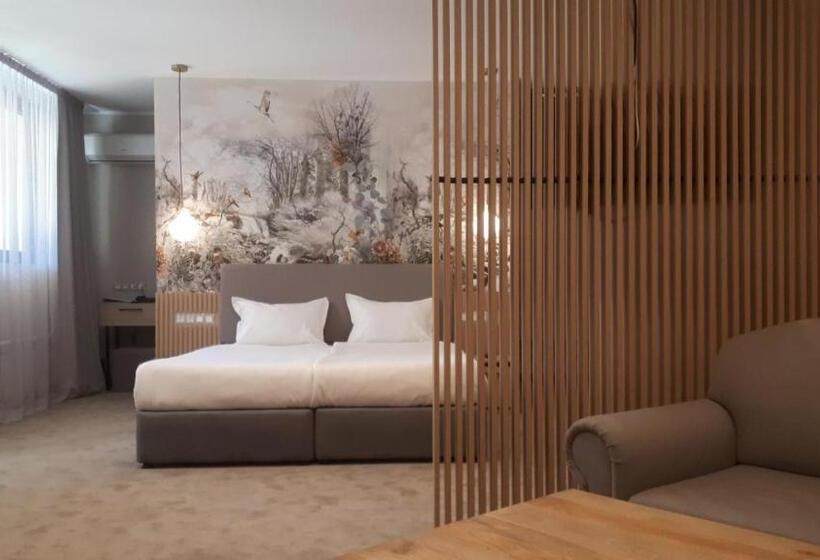 استودیوی لوکس, Tsarsko Selo Spa