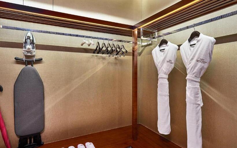 سوییت, Crowne Plaza Tianjin Jinnan, An Ihg