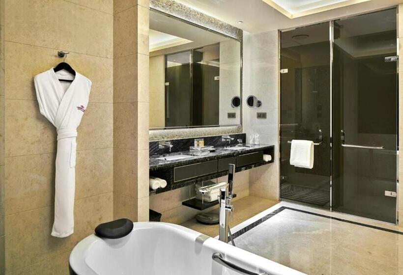 اتاق استاندارد با اتاق نشیمن, Crowne Plaza Tianjin Jinnan, An Ihg