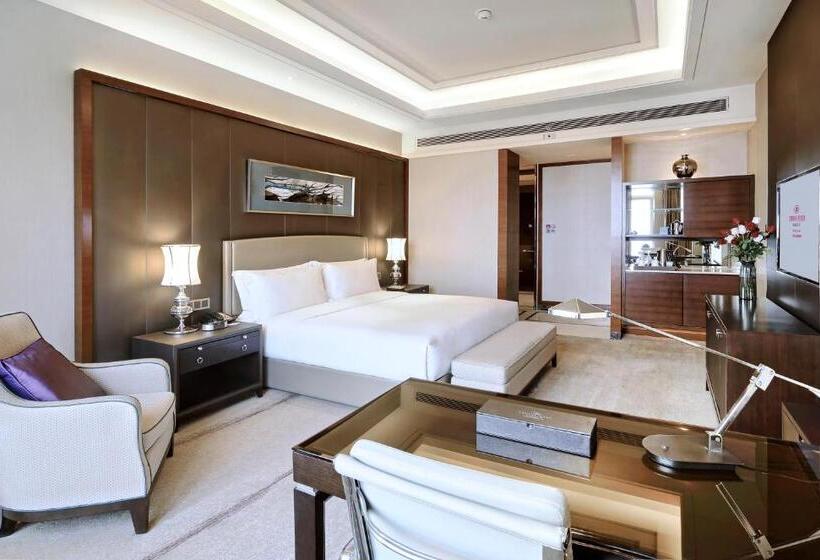 اتاق استاندارد با اتاق نشیمن, Crowne Plaza Tianjin Jinnan, An Ihg