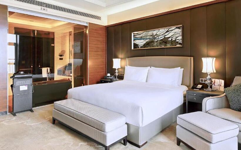 اتاق سوپریور با چشم‌انداز شهر, Crowne Plaza Tianjin Jinnan, An Ihg