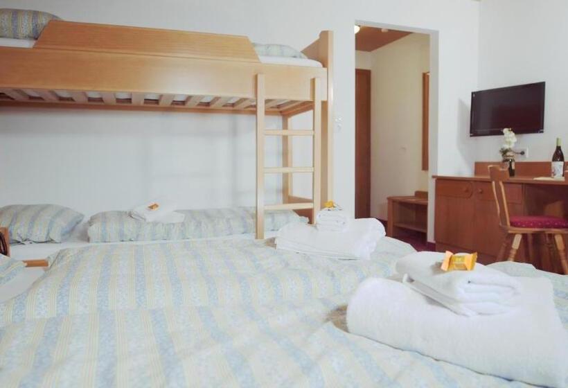 4인용 스탠다드 룸, Pension Traube