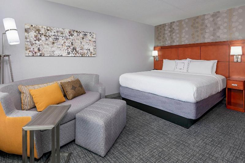 Standardzimmer Kingsize Bett, Courtyard Fort Wayne Downtown At Grand Wayne Convention Center