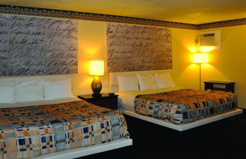 Семейный Номер, Travelers Inn Manteca