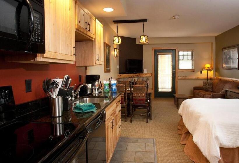 Студия Стандарт, Hope Lake Lodge & Indoor Waterpark