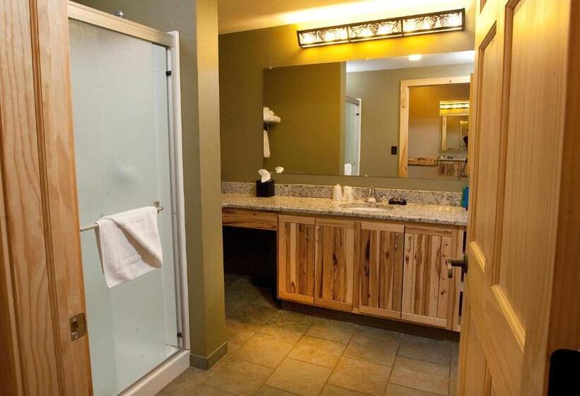 Апартаменты 1 Спальня, Hope Lake Lodge & Indoor Waterpark