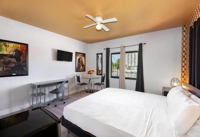 带大床的高级房间, Notebook Miami Beach