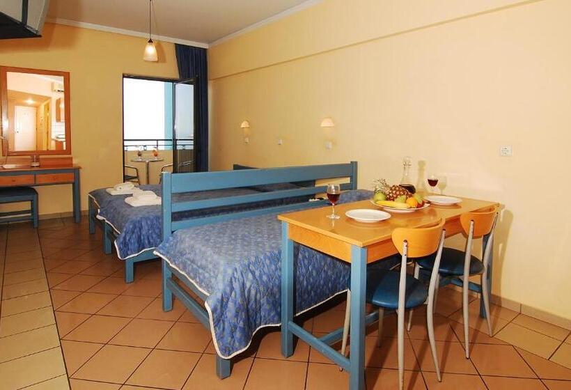 استودیوی استاندارد با چشم‌انداز دریا, Medusa Apartments