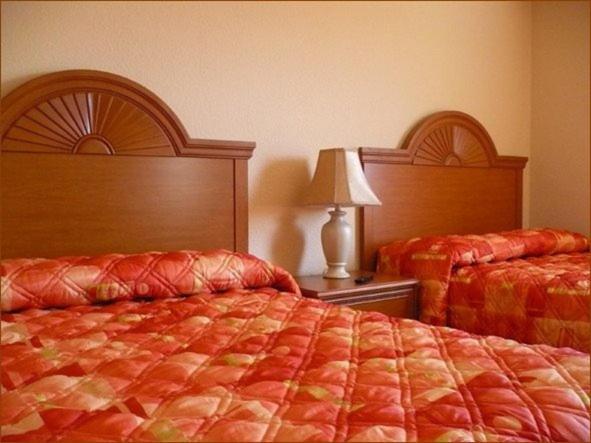 سوییت خانوادگی, Casa Del Sol Motel