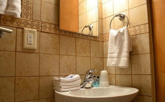 سوییت خانوادگی, Casa Del Sol Motel