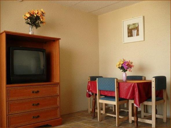 سوییت خانوادگی, Casa Del Sol Motel