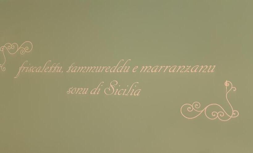 اتاق استاندارد سه نفره, Donna Rosa