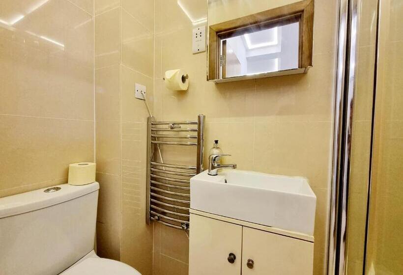 Четырехместный Номер Стандарт, London Stay Apartments