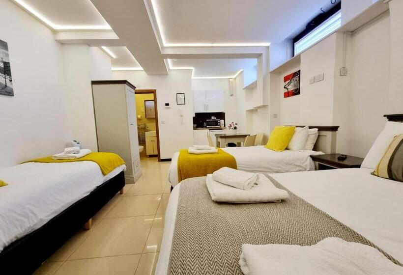 Четырехместный Номер Стандарт, London Stay Apartments