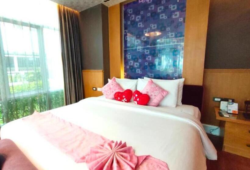 سوییت جونیور با چشم‌انداز دریا, Vartika Resovilla Kuiburi Beach Resort And Villas