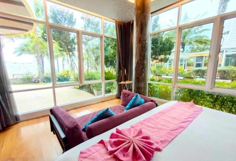 سوییت جونیور با چشم‌انداز دریا, Vartika Resovilla Kuiburi Beach Resort And Villas