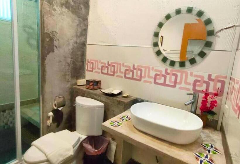سوییت جونیور با چشم‌انداز دریا, Vartika Resovilla Kuiburi Beach Resort And Villas