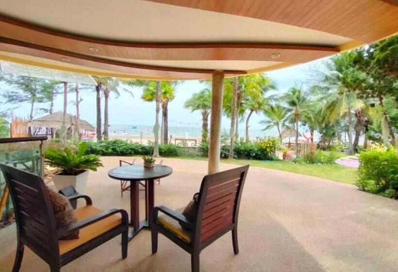 سوییت جونیور با چشم‌انداز دریا, Vartika Resovilla Kuiburi Beach Resort And Villas